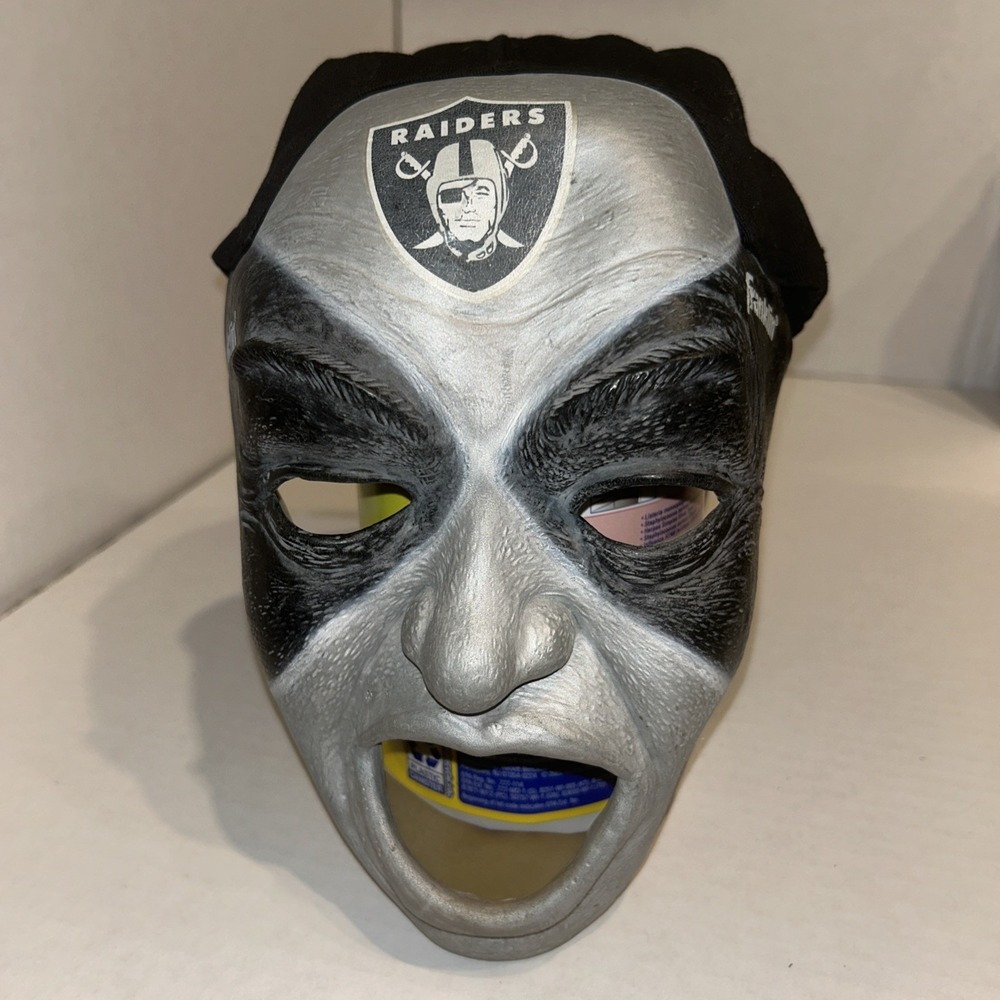 Las Vegas Raiders Fan Face Mask w/ Rally Cap NFL C3